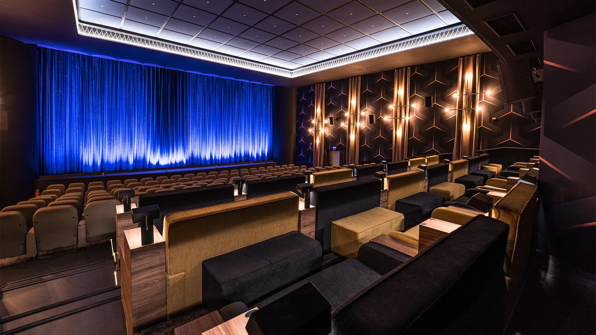 Theatersaal in einem Kino in gemütlicher Atmosphäre – Case Study Stürtz