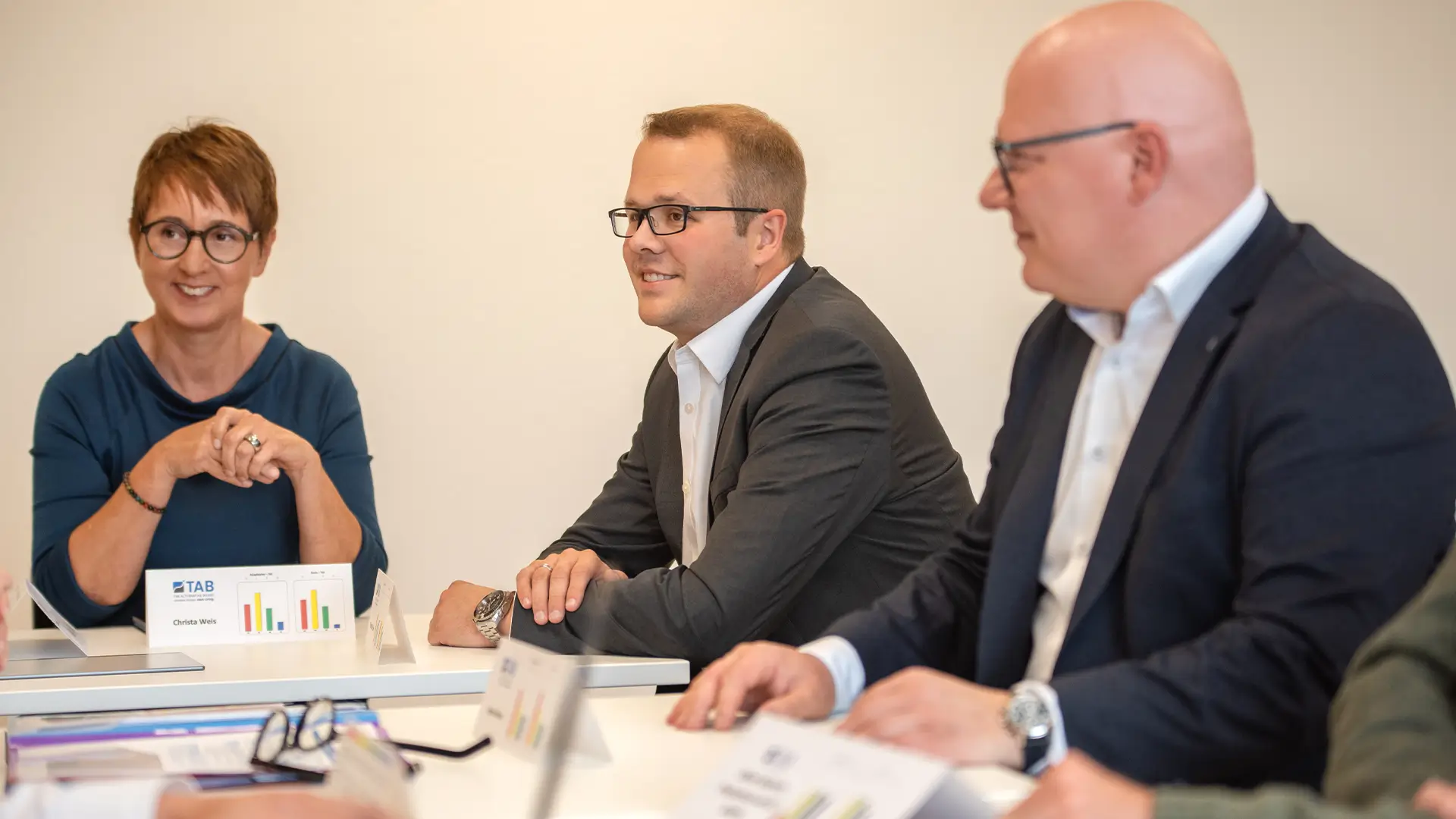 Beratungsgespräch mit Unternehmer:innen im Meeting – Zusammenarbeit auf Augenhöhe und werteorientierte Unternehmensberatung